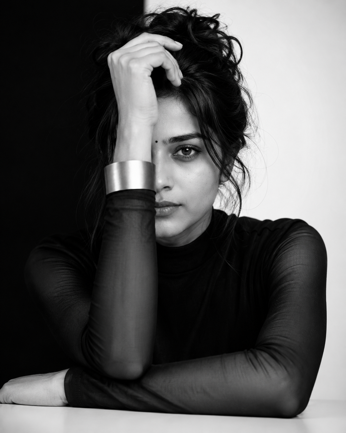Refined elegance in monochrome contrasts